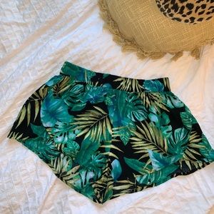 Jungle layered fabric shorts